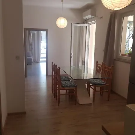 Antonija I Mateo, In The Center Of Apartman