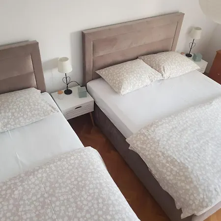 Antonija I Mateo, In The Center Of