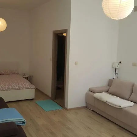 Antonija I Mateo, In The Center Of