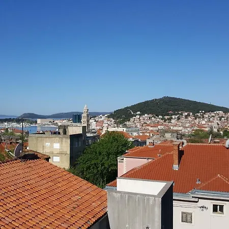 Antonija I Mateo, In The Center Of Apartman