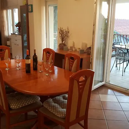 Antonija I Mateo, In The Center Of *