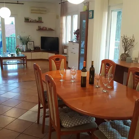 Antonija I Mateo, In The Center Of Apartman