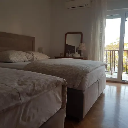 Antonija I Mateo, In The Center Of Apartment Split