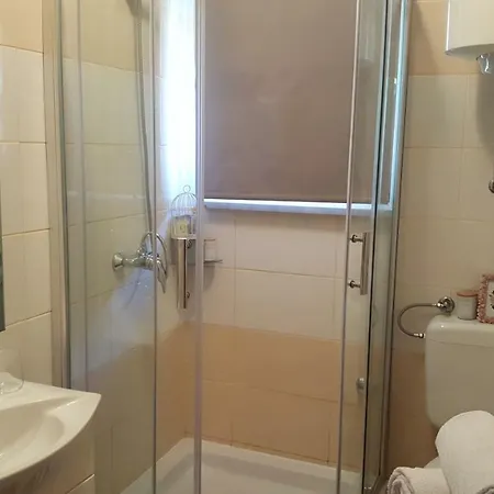 Antonija I Mateo, In The Center Of