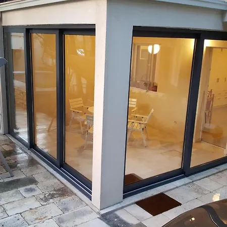 Antonija I Mateo, In The Center Of