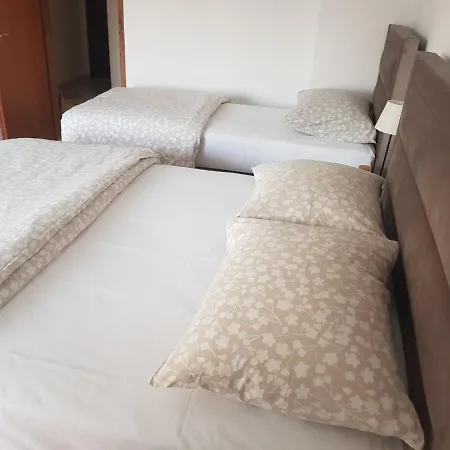 Antonija I Mateo, In The Center Of * Σπλιτ