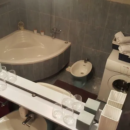 Antonija I Mateo, In The Center Of Διαμέρισμα Σπλιτ