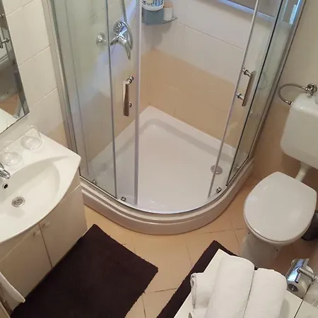 Antonija I Mateo, In The Center Of * Σπλιτ