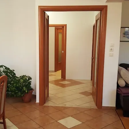 Antonija I Mateo, In The Center Of