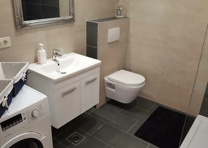 Antonija I Mateo, In The Center Of Apartment Split