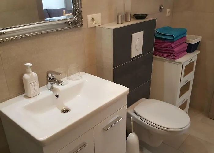 Antonija I Mateo, In The Center Of Apartment Split