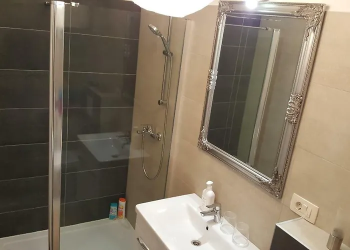 Antonija I Mateo, In The Center Of Apartment Split