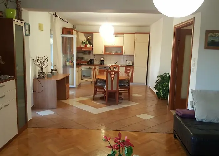 Antonija I Mateo, In The Center Of Apartment Split