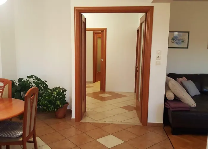 Antonija I Mateo, In The Center Of