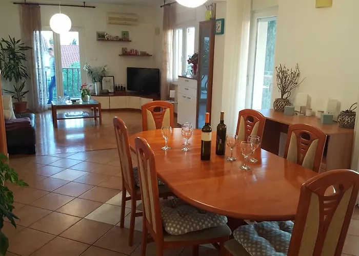 Antonija I Mateo, In The Center Of 公寓